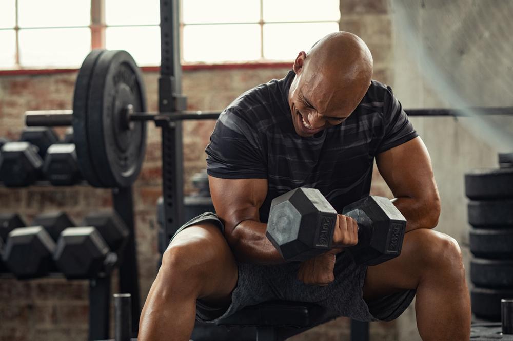 A testosterona está associada, entre outras funções, ao ganho de massa muscular (Fonte: Shutterstock)