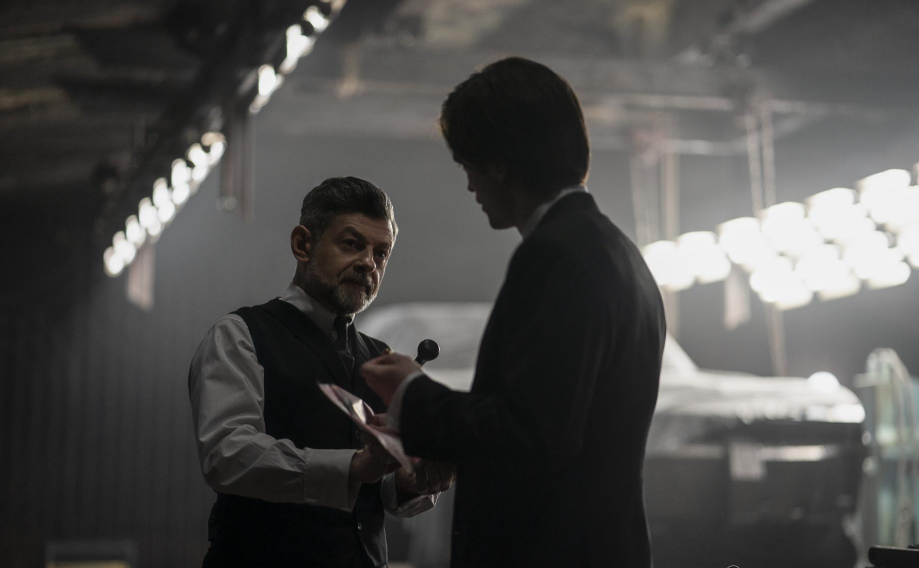 Andy Serkis e Robert Pattinson em 'The Batman'.