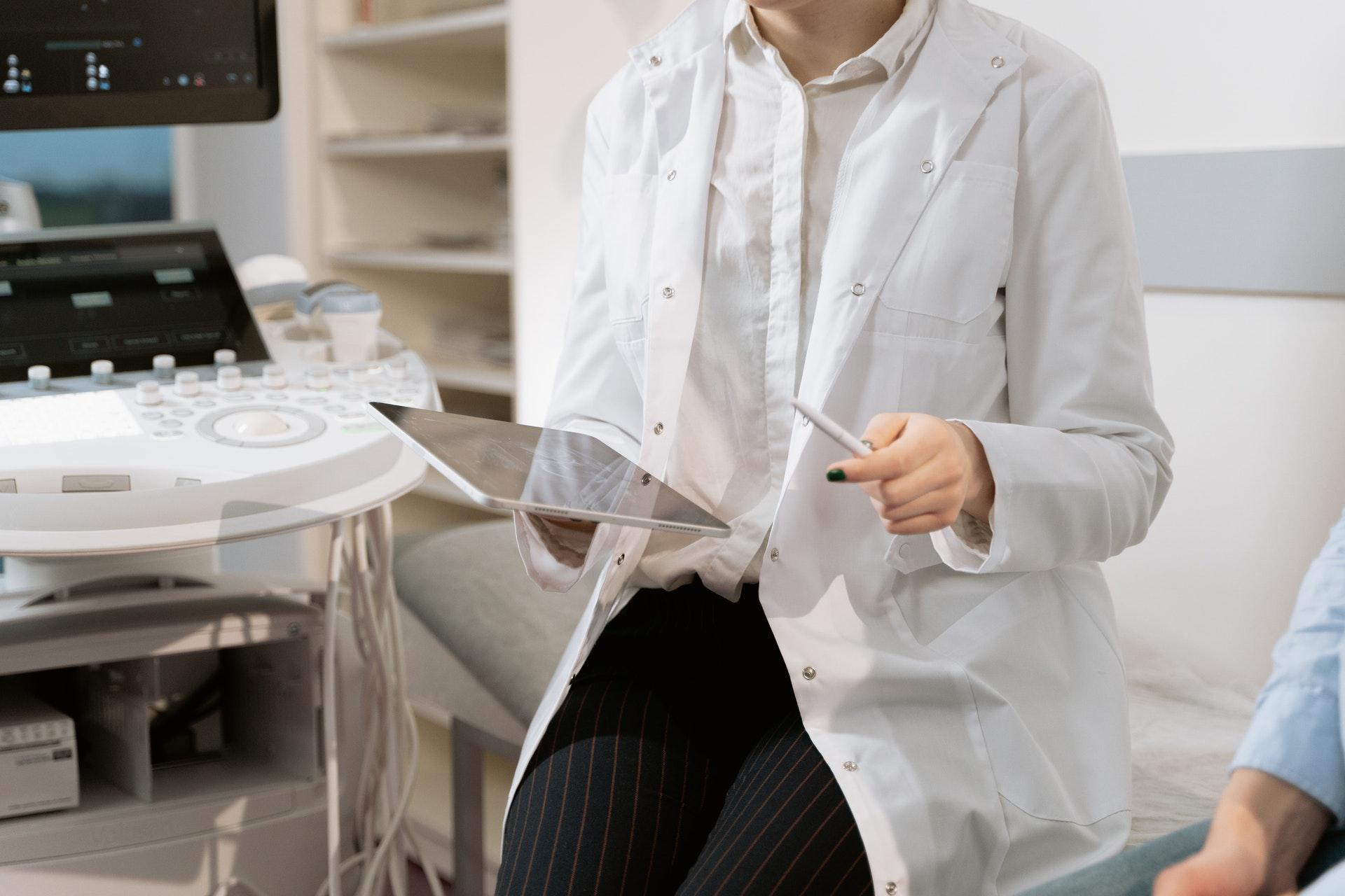 A gynecologist can diagnose endometriosis (Source: Pexels/MART PRODUCTION)