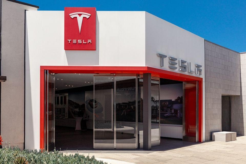 Elon Musk vende US$ 4 bilhões em ações da Tesla em um dia