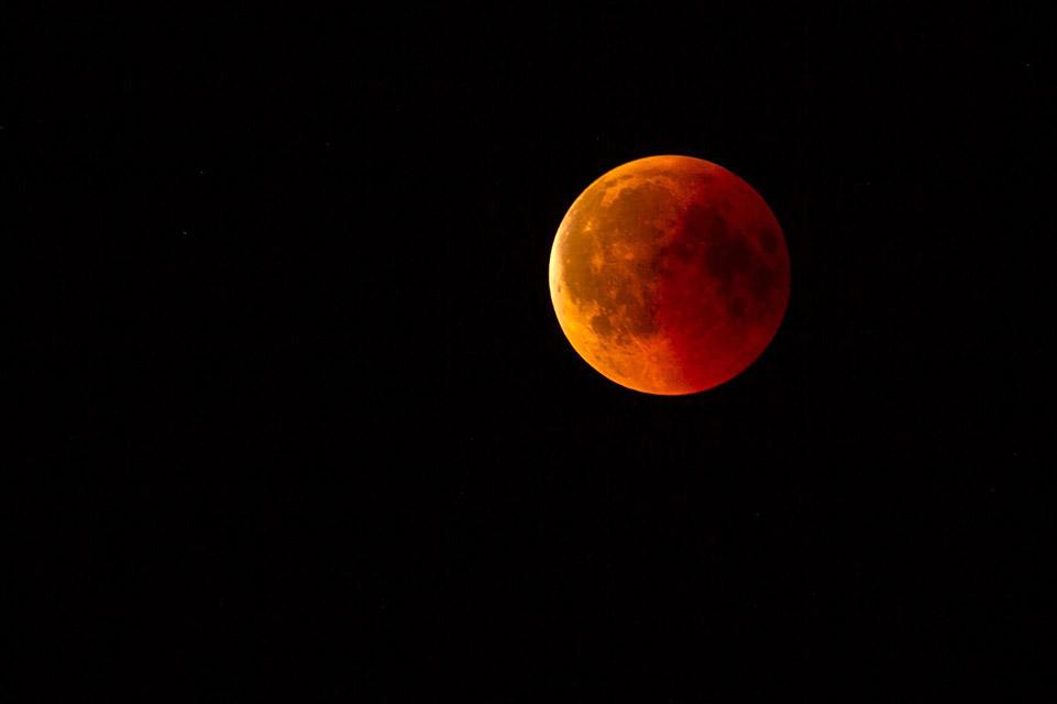 Eclipse lunar traz 'Lua de sangue' no domingo (15); saiba mais
