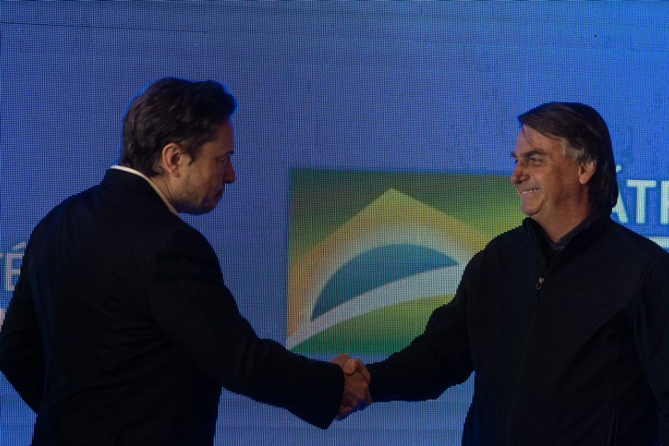 Bolsonaro e Elon Musk se encontram e falam de Twitter e Starlink