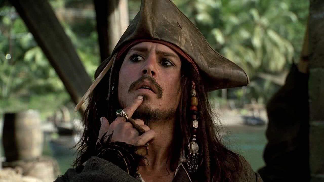 Johnny Depp viraliza ao imitar Jack Sparrow em ida ao tribunal
