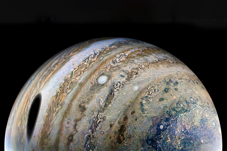 Quantas luas o planeta Júpiter tem e como elas são?