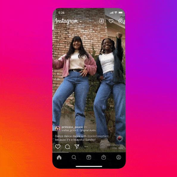 Com a atualização disponibilizada para alguns usuários, os vídeos do feed ficam ainda mais verticais, ocupando quase toda a tela, assim como no TikTok. (Instagram / The Verge)