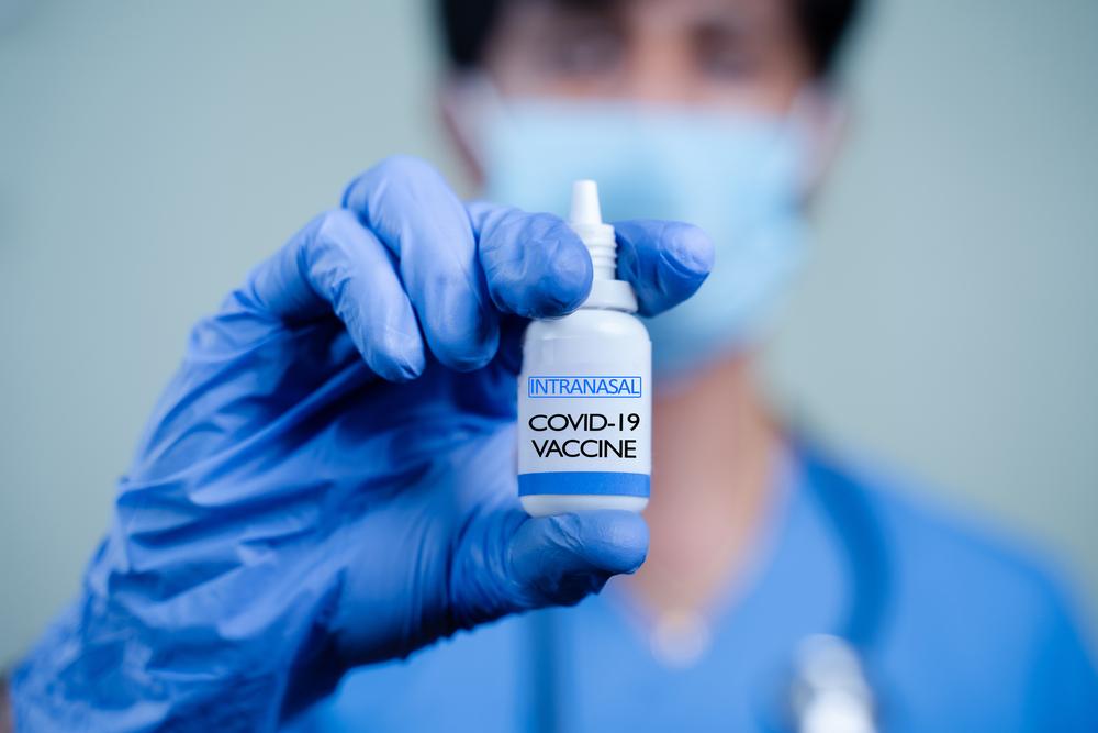 Vacina inalável pode ser melhor do que a versão em spray, diz estudo