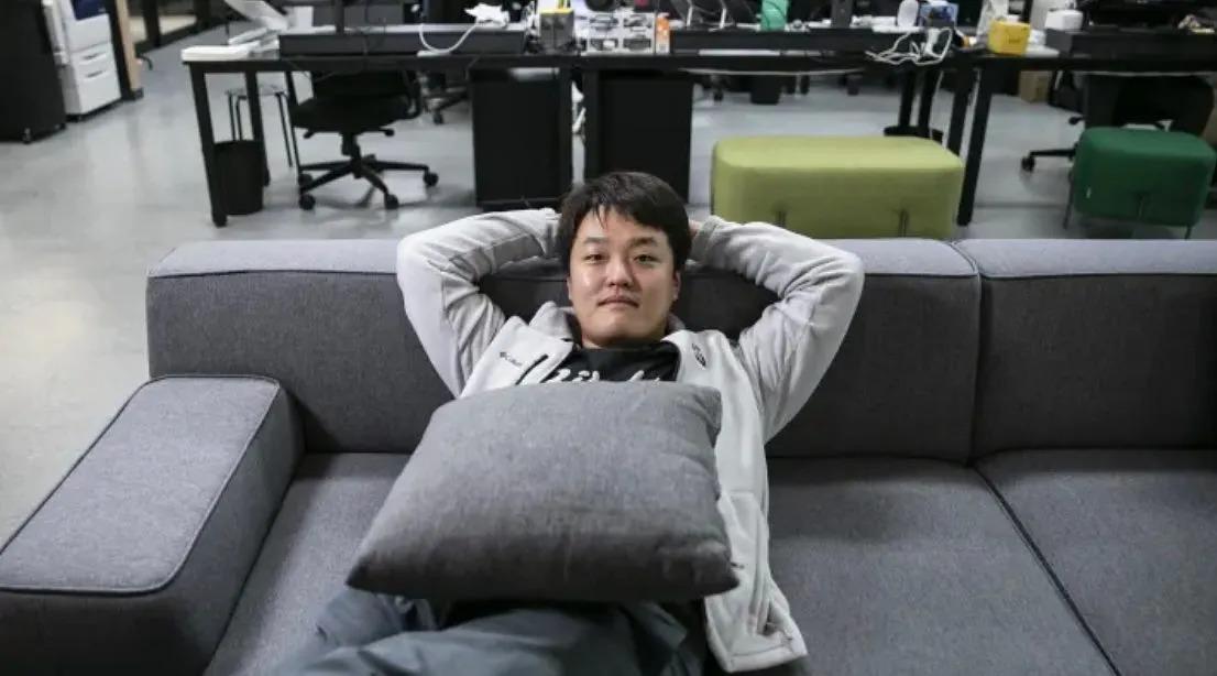 Quando a cotação das suas criptomoedas desabou, Do Kwon foi ao Twitter atacar seus críticos. (Fonte: Do Kwon/Instagram/Reprodução.)