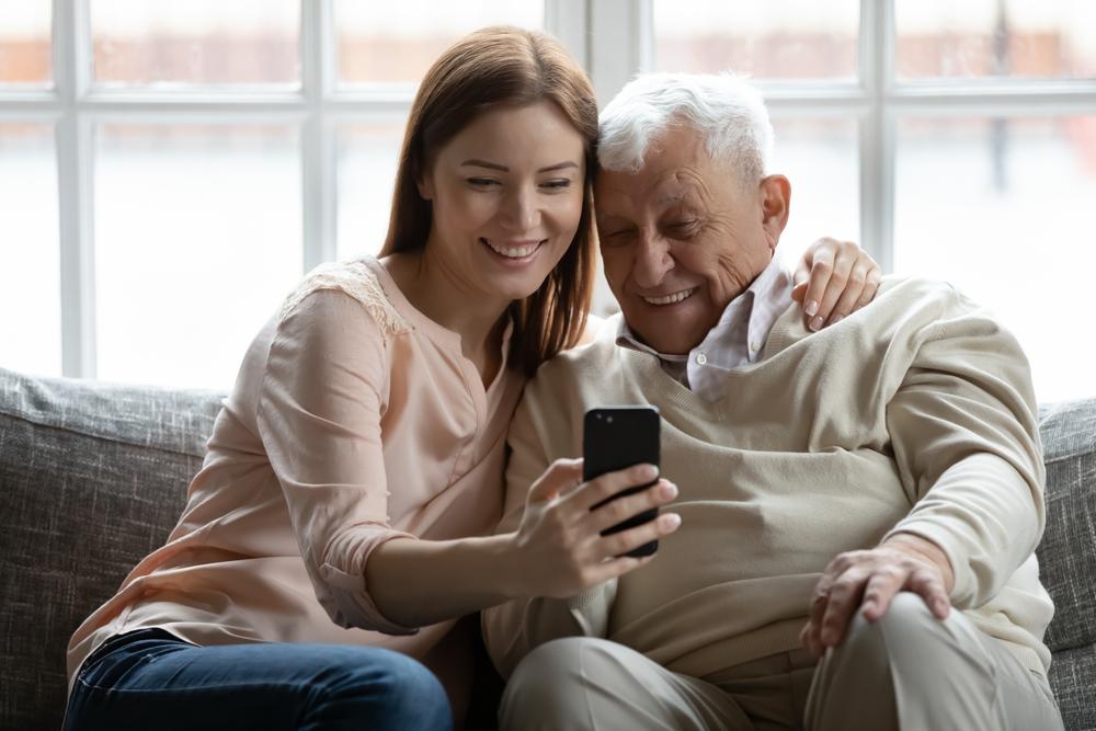 Celular para idoso: 7 dicas para melhorar a usabilidade