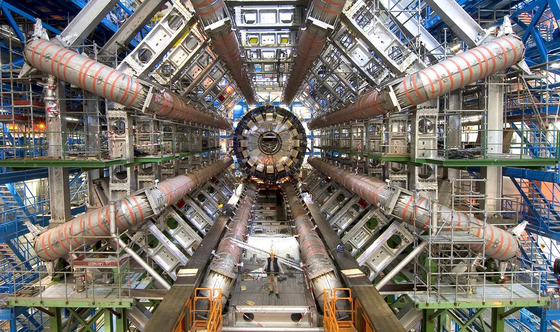 Física quântica: acelerador de partículas mais poderoso do mundo é religado