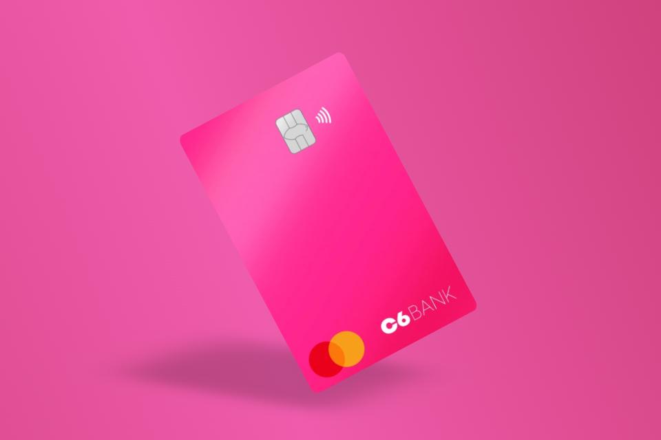 Mulher recebe cartão do C6 Bank com ‘vagabunda’ no sobrenome