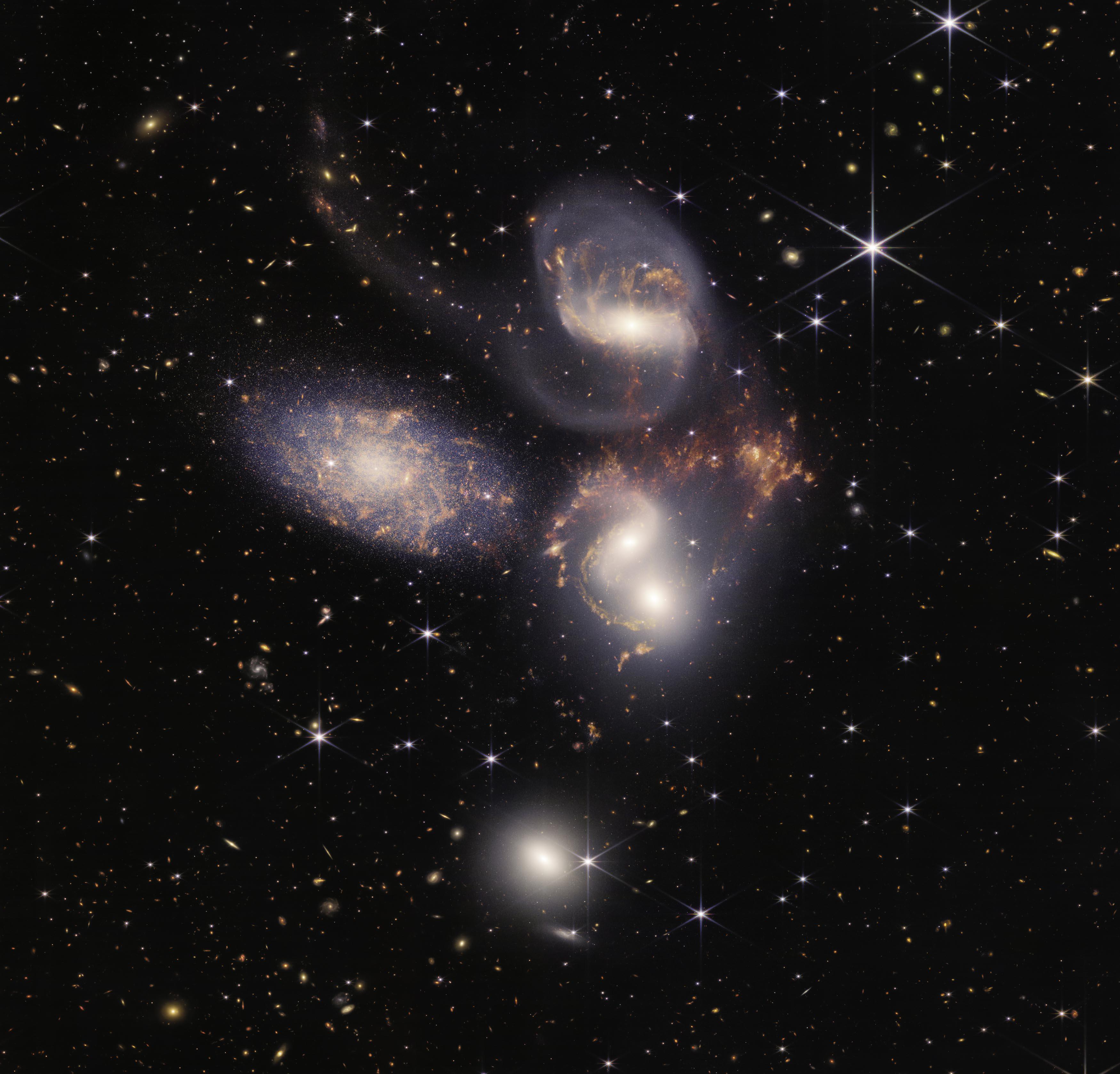 Narrower galaxy groups such as Stephan's Quintet might have been more common in the early universe.