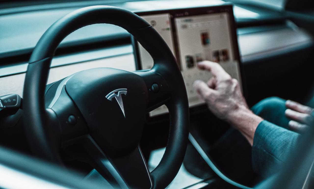 Tesla é investigada por novo acidente fatal envolvendo veículo