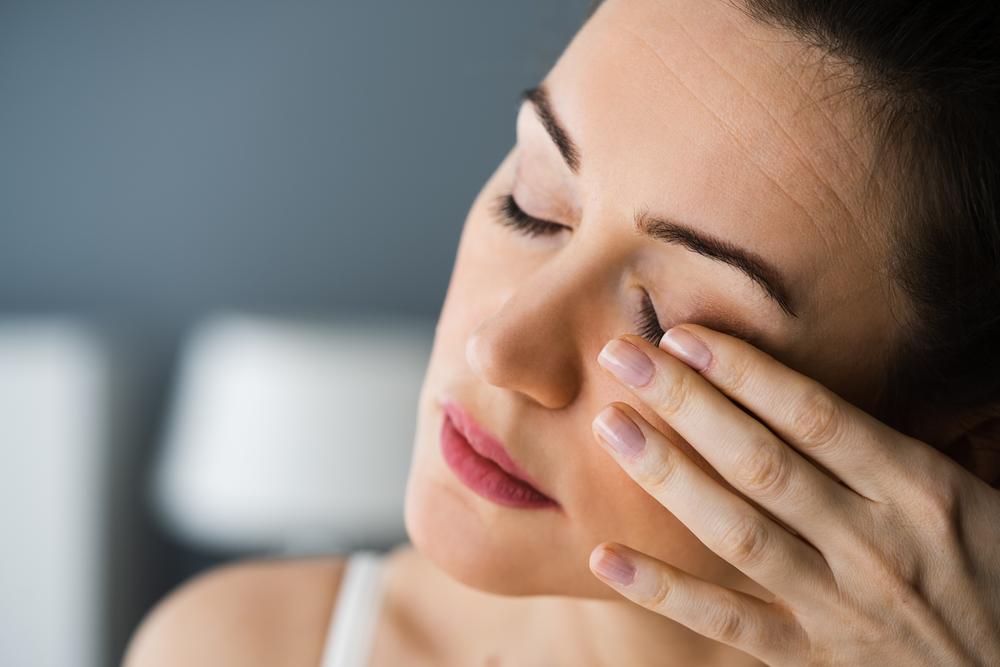 Symptoms can affect one or both eyes (Source: Shutterstock)