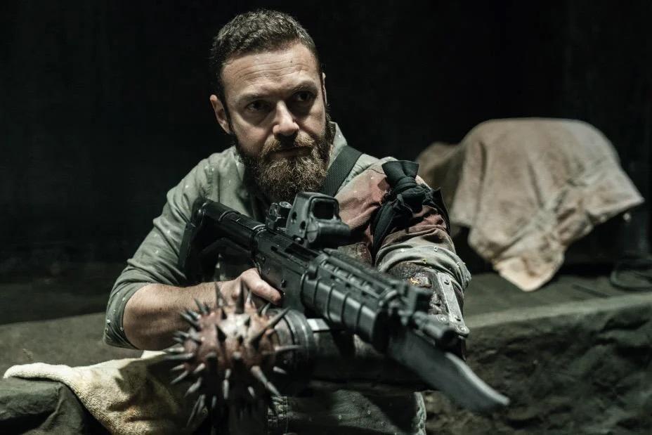 Aaron (Ross Marquand) appears armed in every way to protect himself from enemies.  (AMC/Reproduction)
