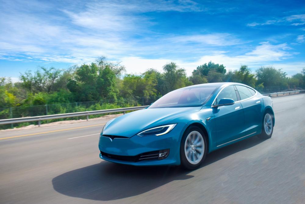 Carros da Tesla terão acesso à internet via satélite da Starlink