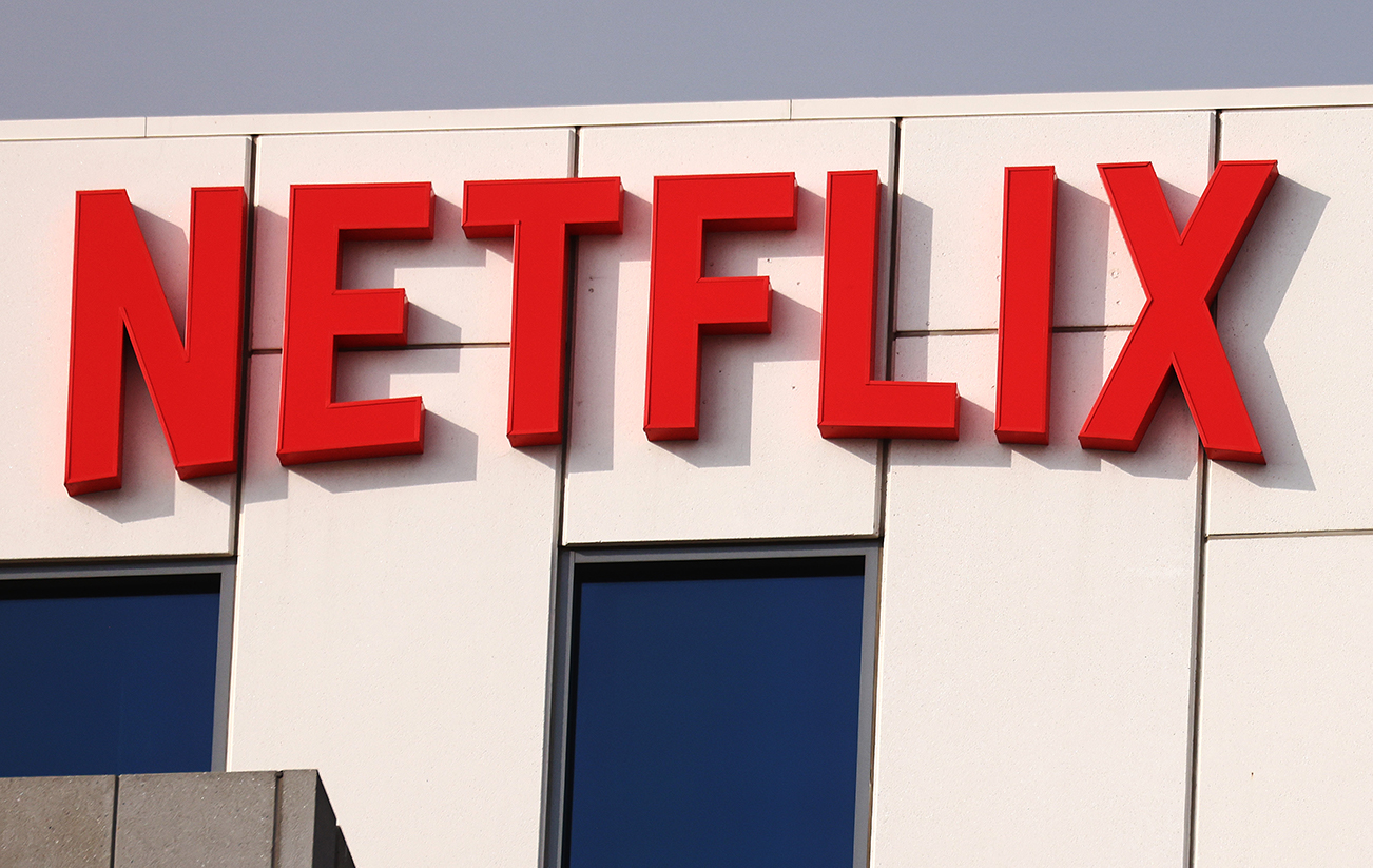 Netflix corre para lançar plano com anúncios antes do Disney+