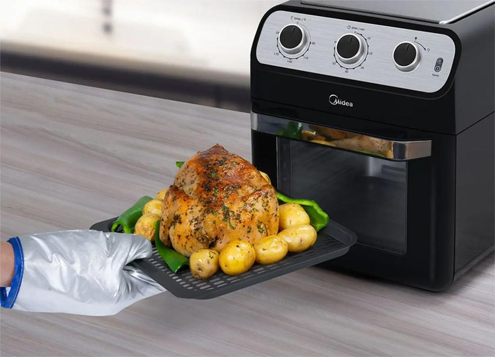 This Air Fryer 12L has three open shelves for storing food.
