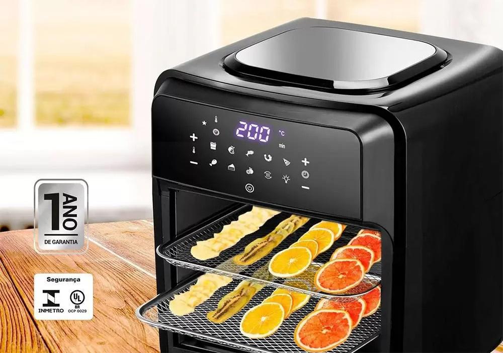 This Air Fryer has the function of dehydrating food to preserve it.