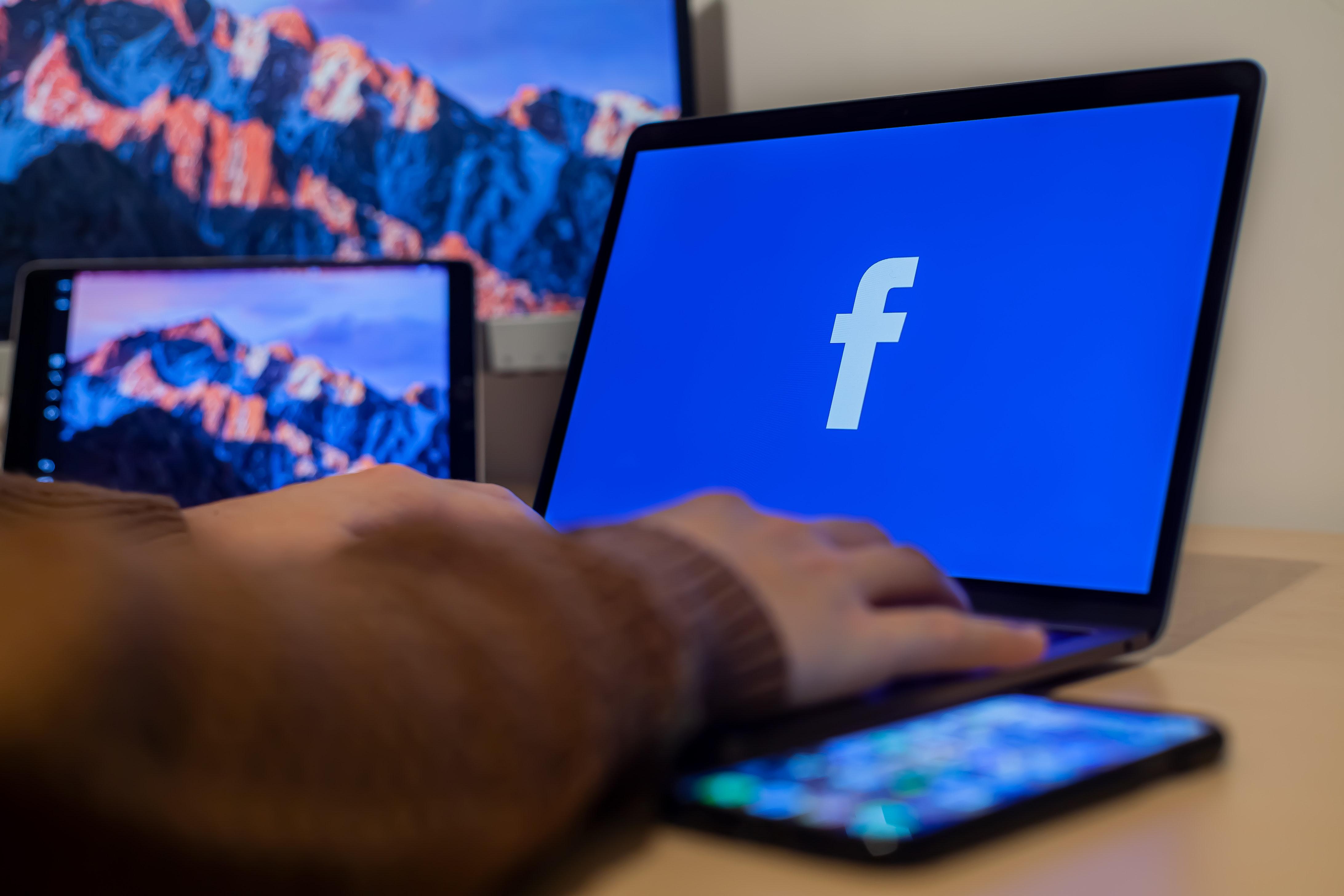 Facebook não é a única empresa que cuida.u em 2022 (Fonte: Pexels/Luca Sammarco/Reprodução)