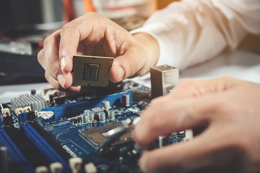 This course helps beginners who want to enter the field.