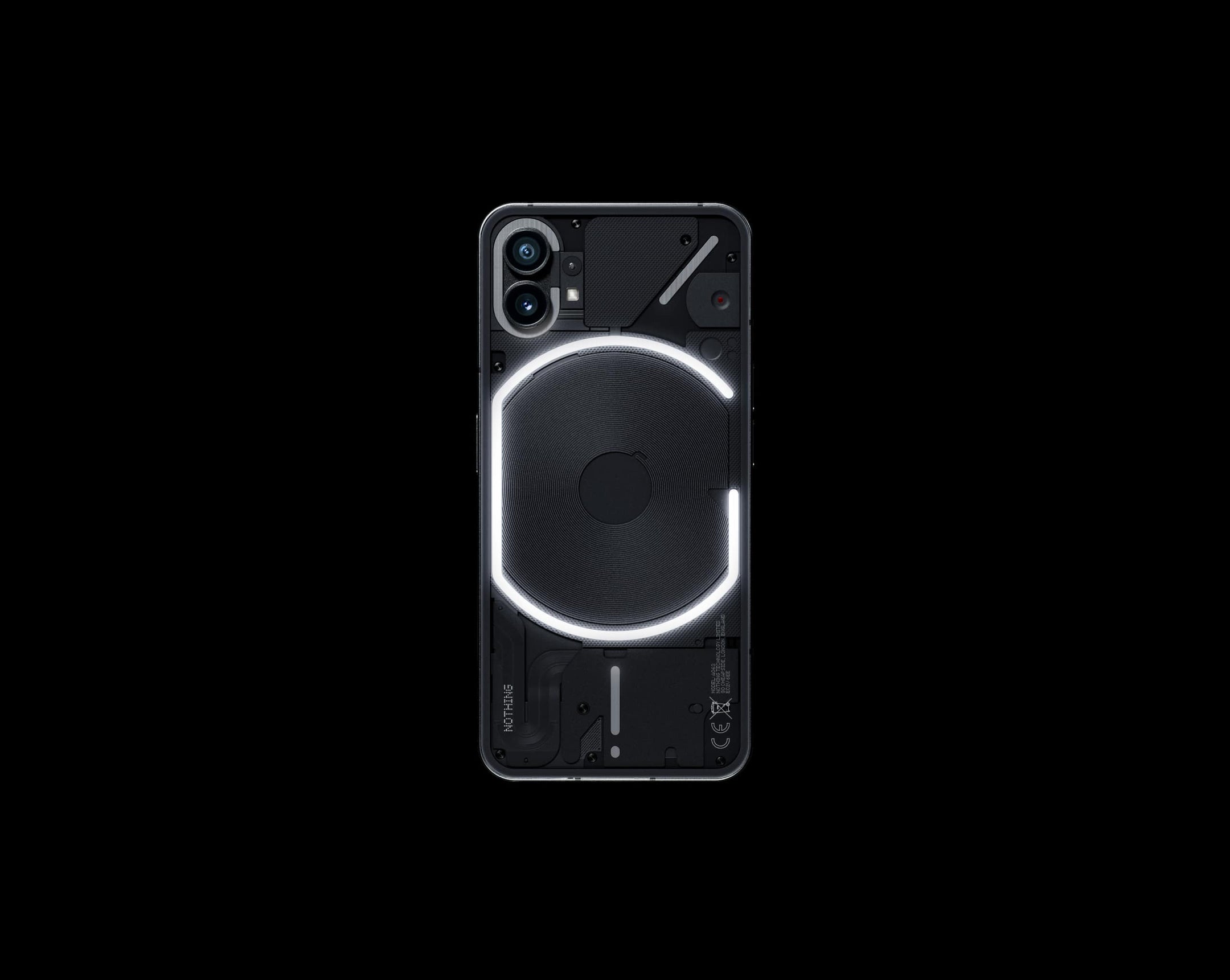 Nothing Phone 1 tem um visual único com LEDs e traseira transparente.
