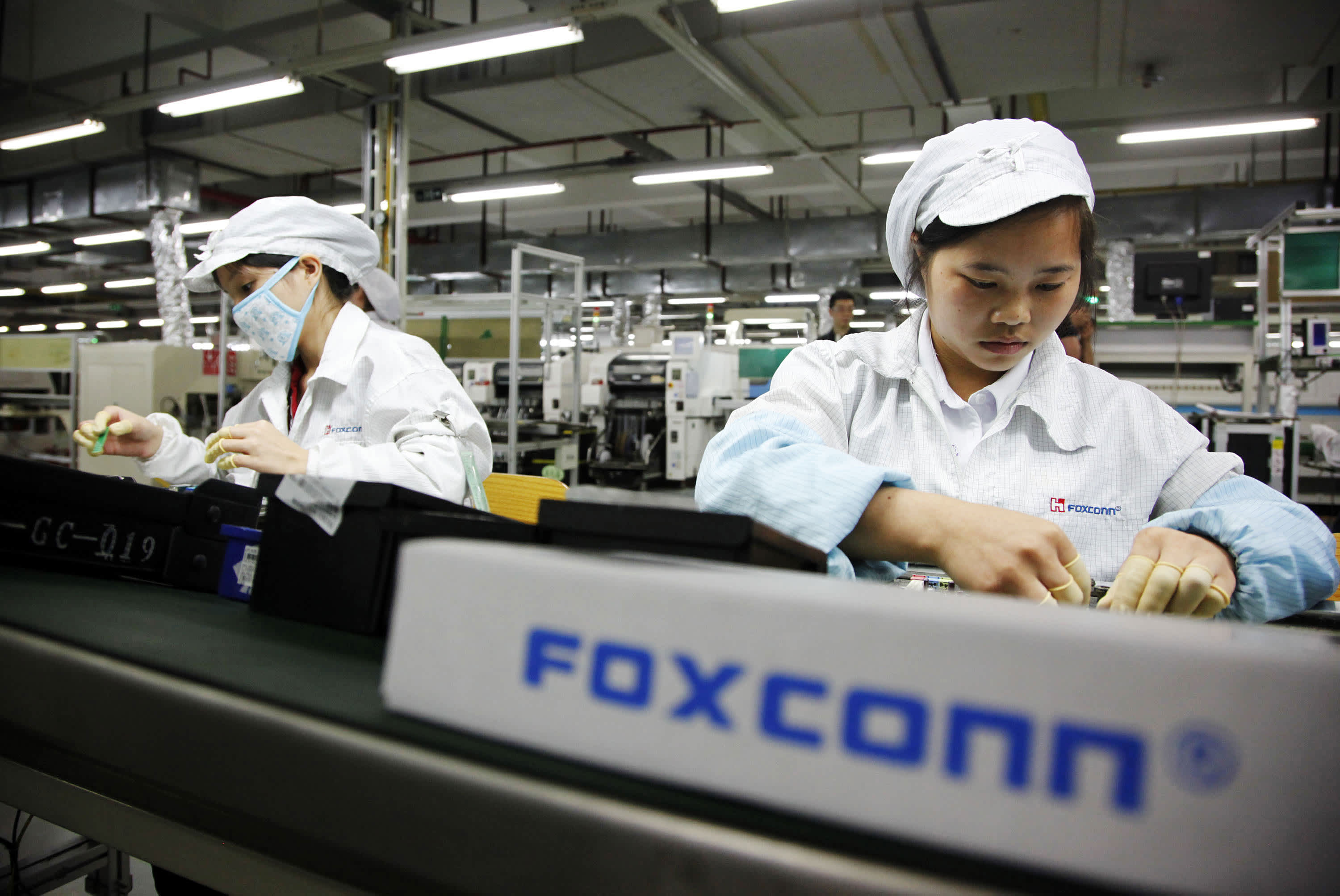 Foxconn strives to continue full production with new hires.