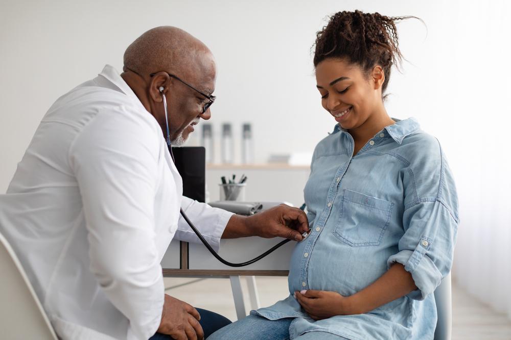 O acompanhamento anual junto a um médico de confiança é essencial para definir os exames, considerando a especificidade de cada pessoa.