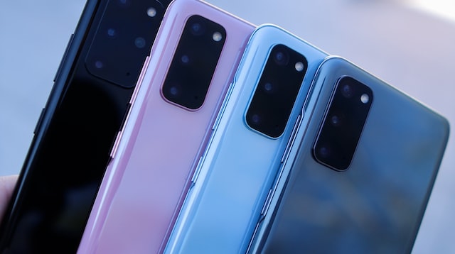 A Samsung, principal rival da Apple, sofreu queda de 4% no preço médio de venda.