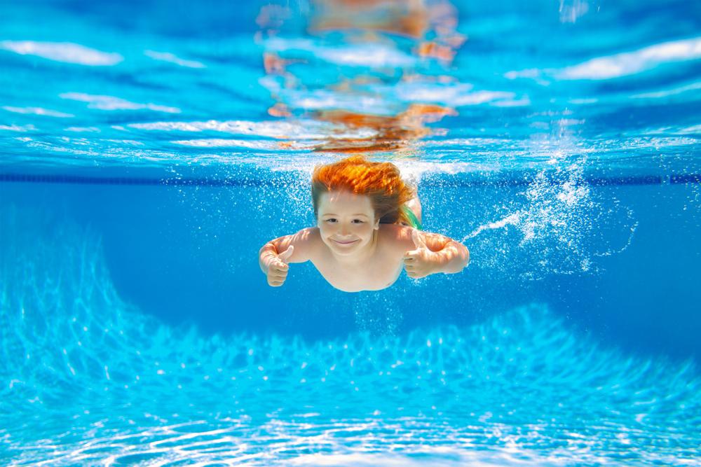 Todas as idades são bem-vindas para a prática da natação.