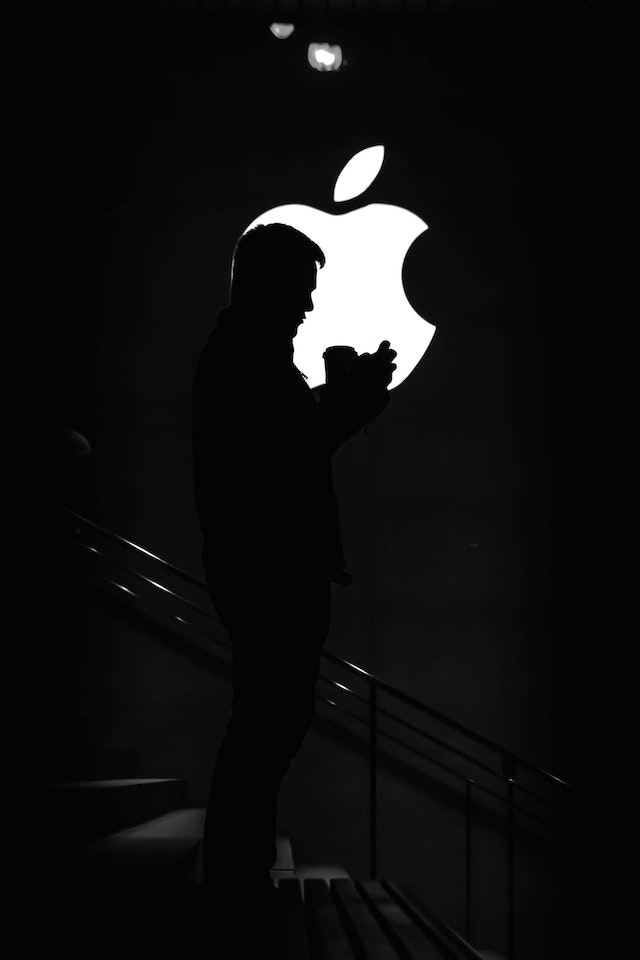 Os acionistas da Apple estavam insatisfeitos com o salário exorbitante do CEO Tim Cook.
