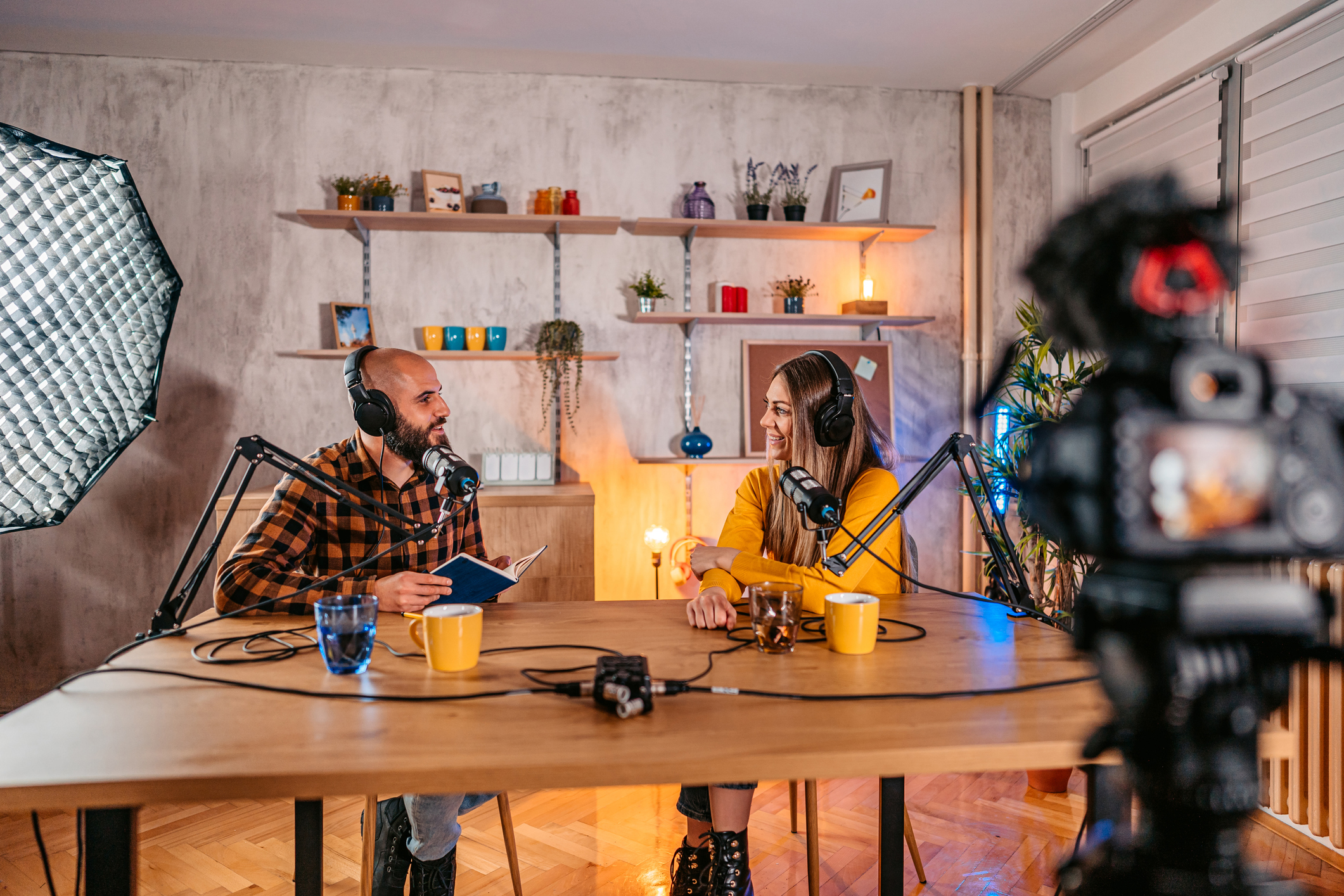 See the top podcast trends in 2023 - Evolving World