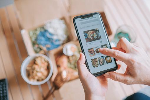 iFood ficou instável durante a hora do happy hour, mas já voltou a funcionar. (Getty Images/Reprodução)