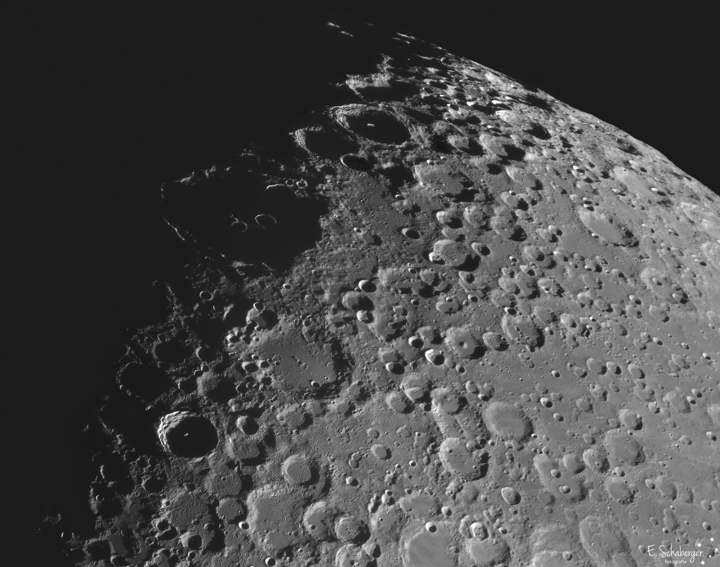Tycho and Davius ​​craters on the lunar surface.