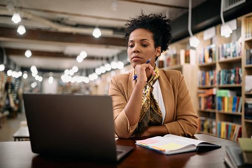 Formação para as mulheres também abordará temas relacionados a soft skills e empregabilidade na área de tecnologia.(Fonte: GettyImages/Reprodução)