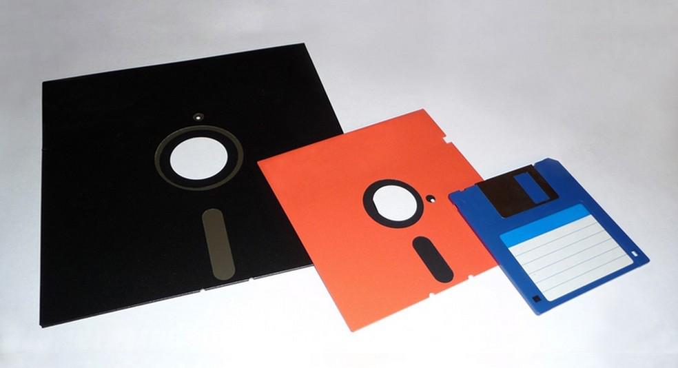 Com o passar do tempo, os disquetes diminuíram de tamanho.