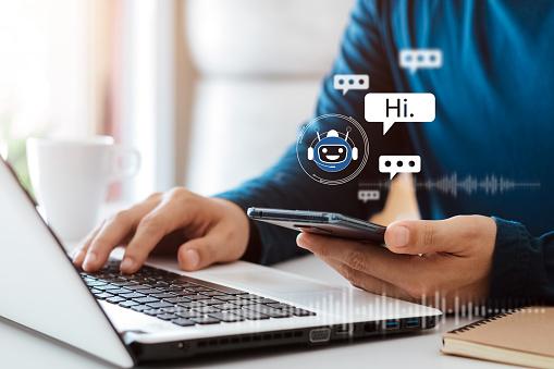 O desenvolvimento e manutenção de chatbots está em alta no mercado.