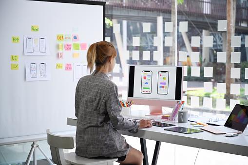 O UX Design com foco em IA está entre as profissões em alta.