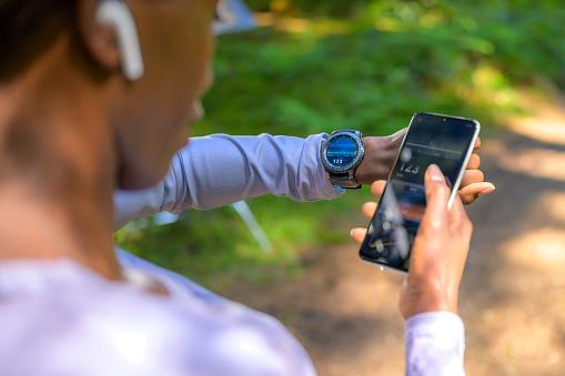Round screen smart watches are also available.