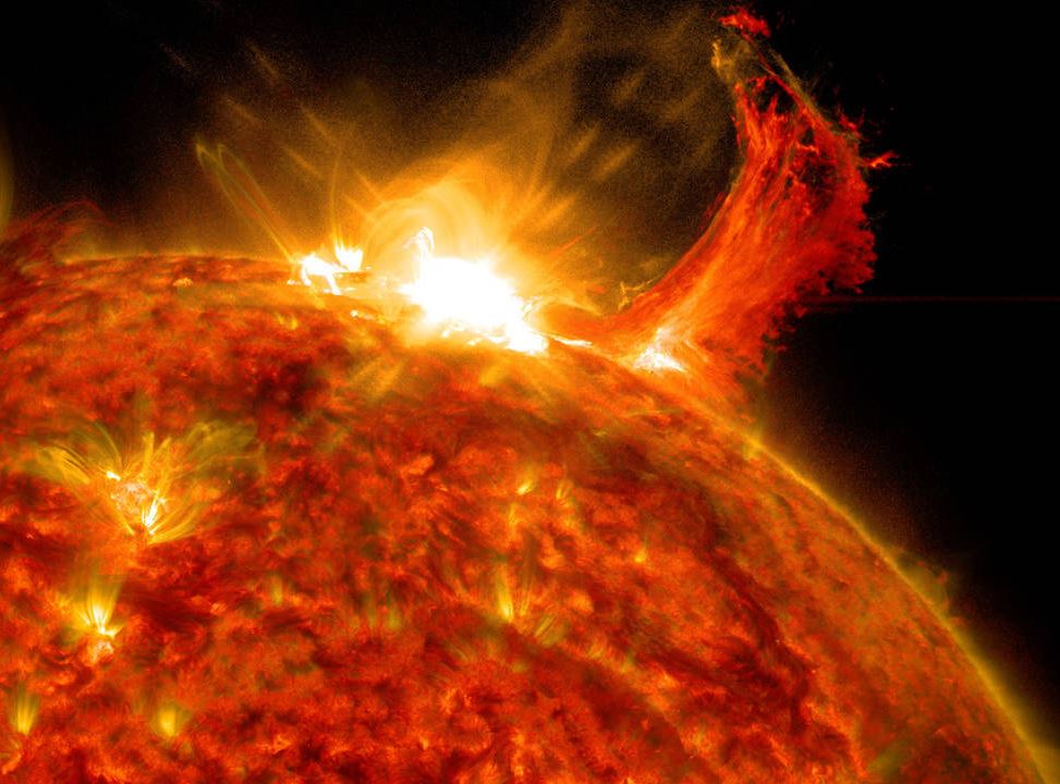Imagem de uma erupção solar capturada pelo observatório Solar Dynamics Observatory, da NASA.