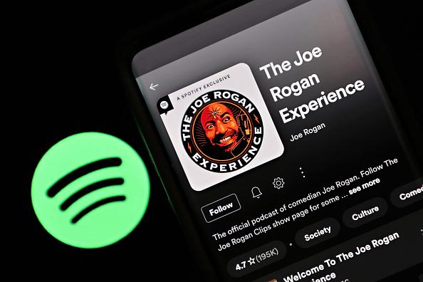 O Spotify fechou acordos caros para seu setor de podcasts, incluindo com Joe Rogan.