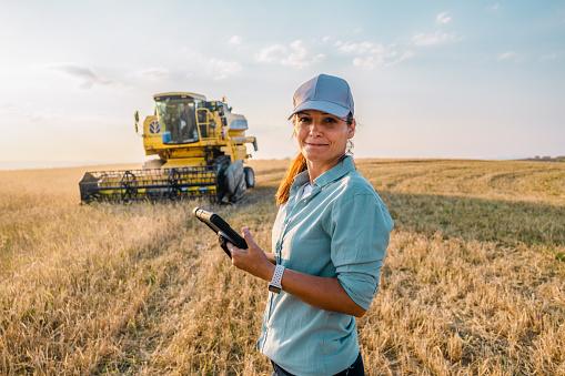 O Plano Safra aposta na tecnologia para garantir sustentabilidade e atrair mulheres e jovens para a agricultura. (Fonte: GettyImages/Reprodução)