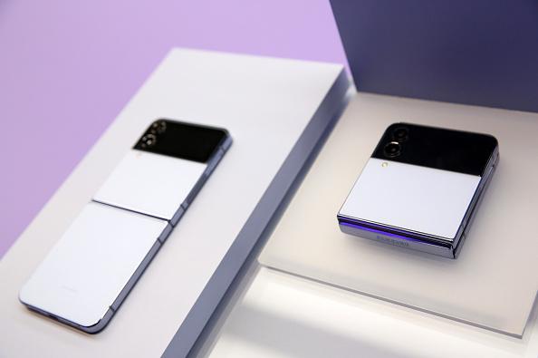 Its predecessor, the Samsung Galaxy Z Flip 4, has an external display smaller than 2 inches.