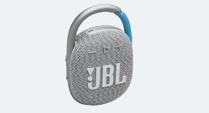 A JBL Clip 4 Eco foi apresentada no último ano, porém, chegou ao Brasil apenas agora.