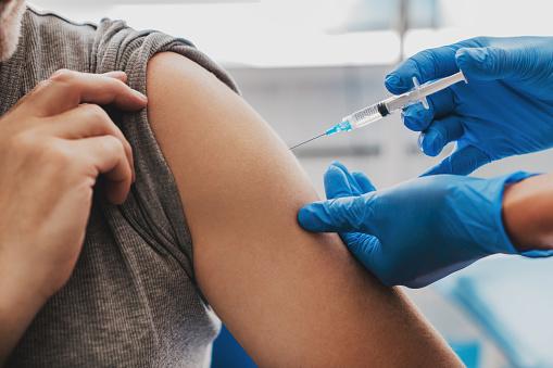 Vacina é uma das formas de prevenção da doença. (Fonte: Getty Images/Reprodução)
