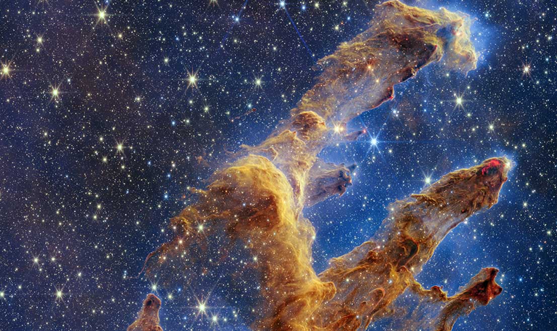 A imagem acima foi divulgada pela equipe do James Webb no final de 2022, apresentando uma região conhecida como 'Pilares da Criação', fotografada pela primeira vez pelo telescópio Hubble em 1995.