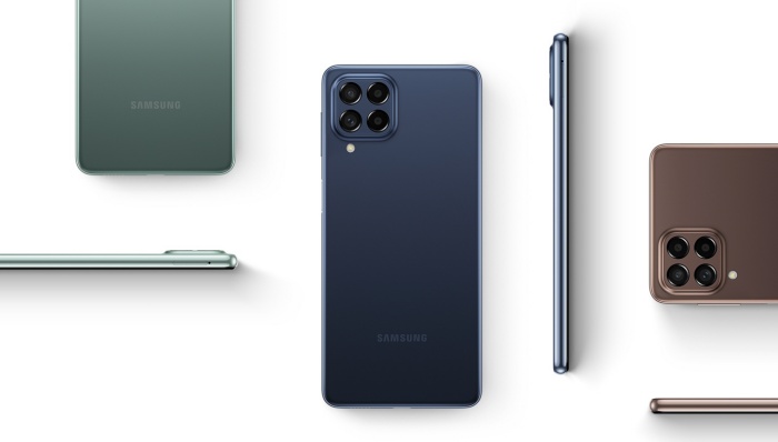 The model does not have a P2 port for headphones.