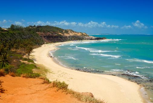 Praia da Pipa fica no município de Tibau do Sul, a 85 km de Natal.