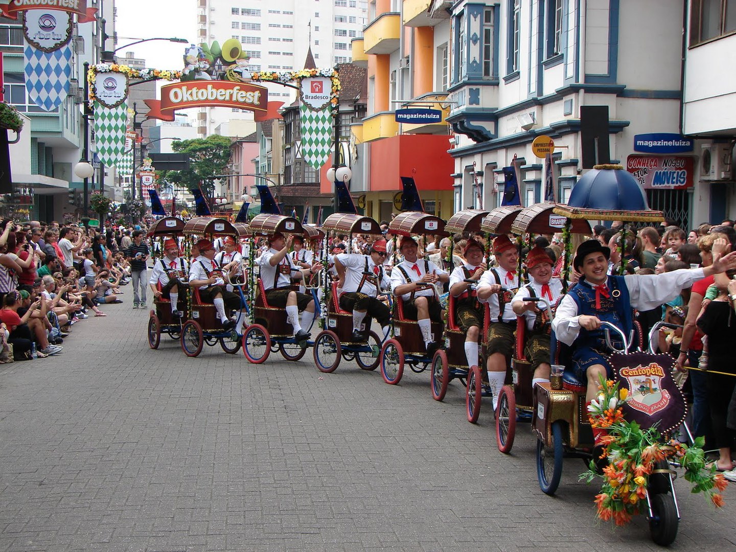 Cidade em Santa Catarina possui uma das maiores Oktoberfests fora da Alemanha (Fonte: Wikimedia Commons)