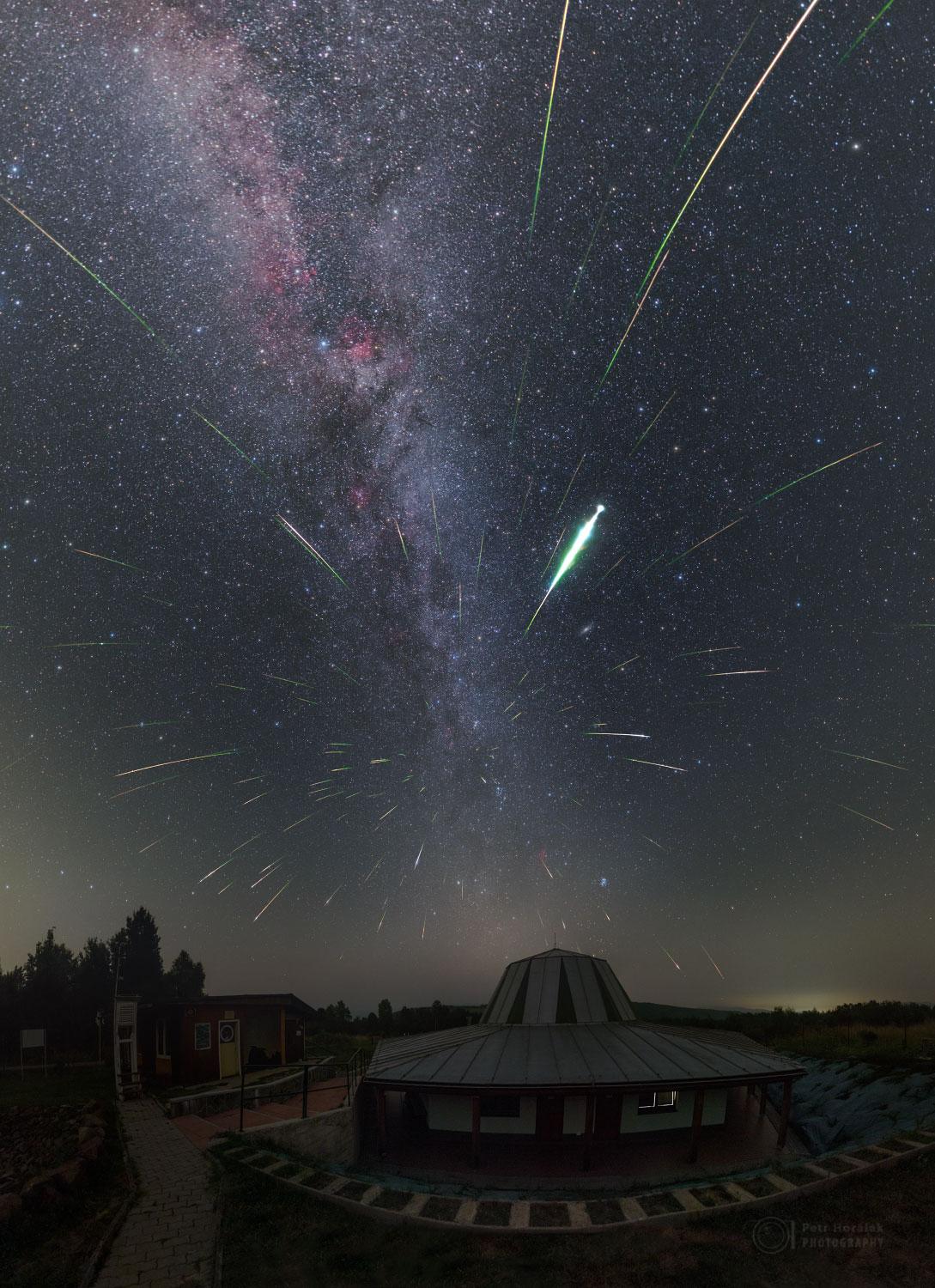 A chuva de meteoros Perseidas no céu da Eslováquia.