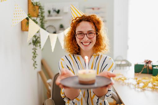 It is possible to program Google Assistant to send automatic birthday messages.